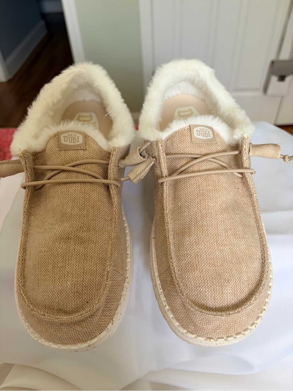 Hey Dude women’s Beige Houndstooth Slip-On Shoes with Faux Fur